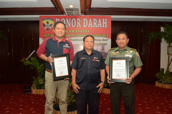 Peringati HUT Ke-62 Kodam IX/Udayana Gelar Donor Darah