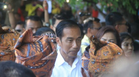 Jokowi Disambut Natoni Dan Tarian Kataga Saat Kampanye Di Kupang
