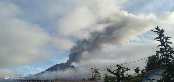 Gunung Sinabung Kembali Erupsi, Lontarkan Abu Capai 2000 Meter