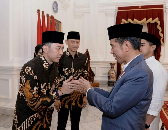 Berlebaran Dengan AHY Dan EBY, Presiden Jokowi dan Keluarga Sampaikan Doa dan Dukungan