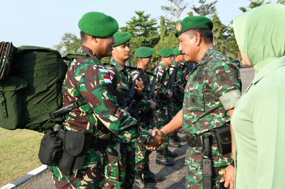 Pangdam IV/Diponegoro Berangkatkan Satgas Yonif 406/CK Operasi Pamtas RI-PNG