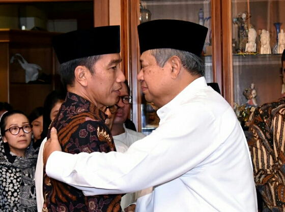 Presiden Jokowi dan Ibu Negara Iriana Melayat Ibu Ani Yudhoyono