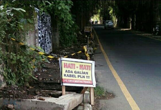 Warga Ubud Keluhkan Galian Kabel Milik PLN