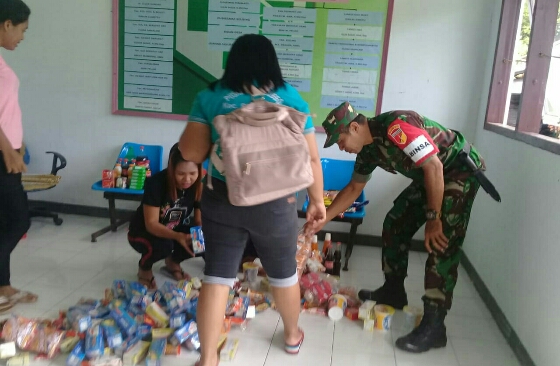 Koramil 1312-02/Beo Bersama Polsek & Muspika Gelar Razia Makanan & Obat-Obatan Kadaluarsa