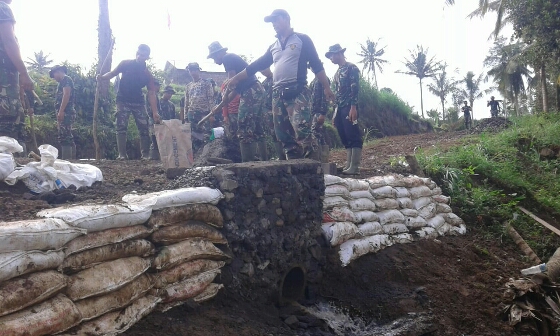 Satgas TMMD Bersama Warga Kebut Pengerjaan Sasaran Fisik
