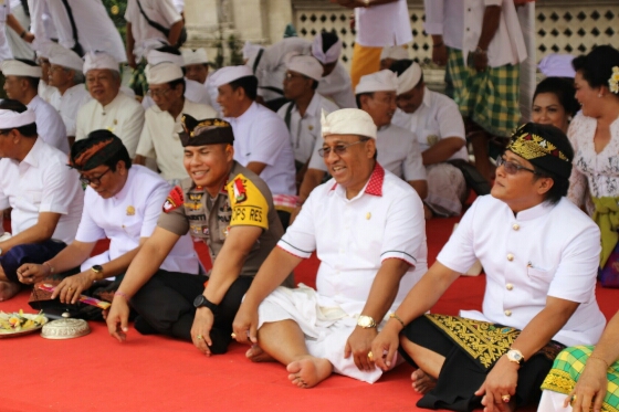 Akui Dan Hargai Sesama, Jika Ingin Menang Dalam Hari Raya Galungan Dan Kuningan