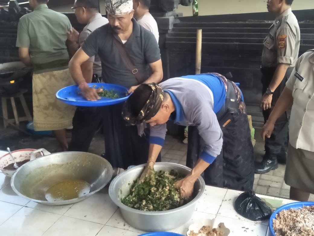 Polres Badung “Ngelawar” Rayakan Hari Kemenangan