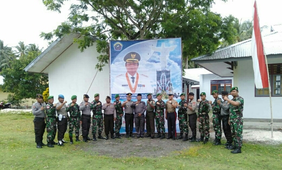 Danramil 1312-07/Miangas Dan Unsur Muspika Gelar Upacara HUT Ke-17 Kab Talaud