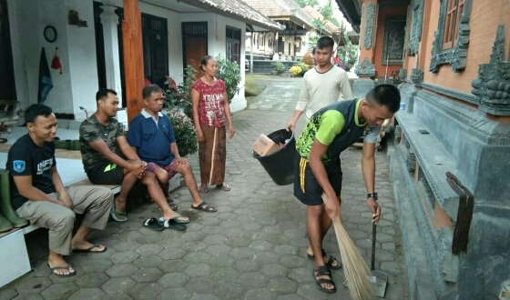 Anggota Satgas TMMD Tinggal Di Rumah Keluarga Asuh