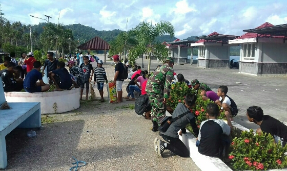 Koramil 1312-03/Beo Ajak Siswa SMPN 1 Beo Melaksanakan Pembersihan di BBC