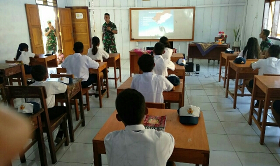 Koramil 1312-07/Miangas Dan Satgas Posad 715/ Motuliato Berikan Wasbang Peserta Didik Baru