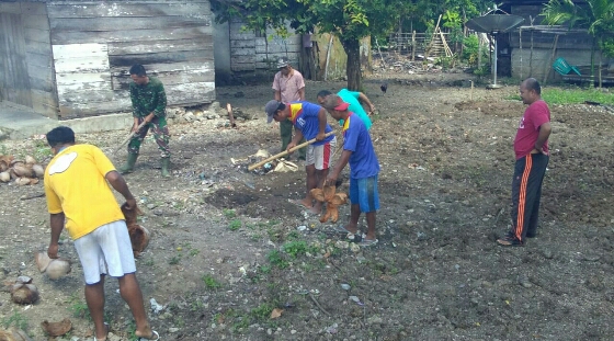 Manfaatkan Pekarangan Kosong, Babinsa Dan Pemdes Buat Dapur Hidup