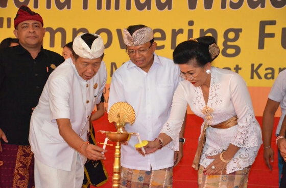 Gubernur Koster: Generasi Muda Hindu Bali Harus Bernafaskan Kearifan Lokal