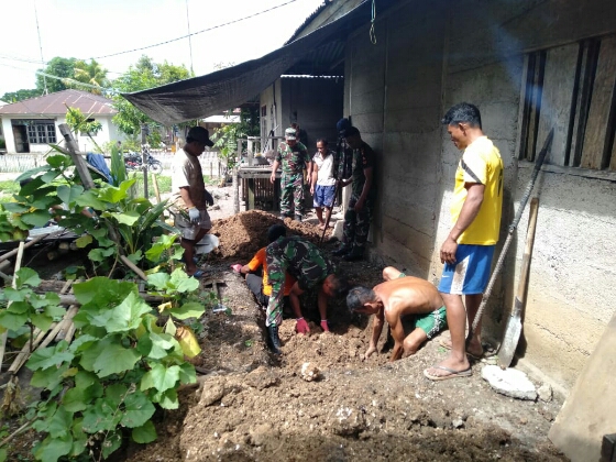 Koramil 1312-01/Kabaruan dan Posad Bantu Warga Desa Peret Buat MCK