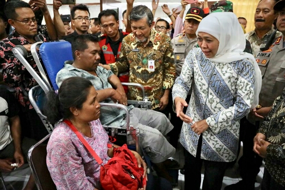 Gubernur Khofifah Sambut Kedatangan 121 Perantau Jatim dari Wamena