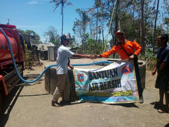 BPBD Karangasem Distribusikan Air Bersih Bagi Warga Banjar Kedampal, Datah