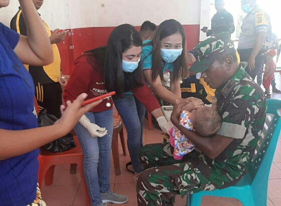 Peduli Kesehatan Sejak Dini, Danramil 1312-07/Miangas Ajak Masyarakat Berikan Imunisasi Polio Balita