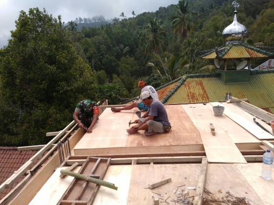 Warga Kutuh Bersama Warga Bahu Membahu Bangun Mushola