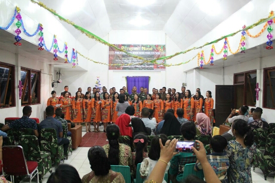 Pererat Hubungan dengan Masyarakat, Yonif 725/Wrg Rayakan Natal Bersama di Gereja Oikumene Boro-Boro