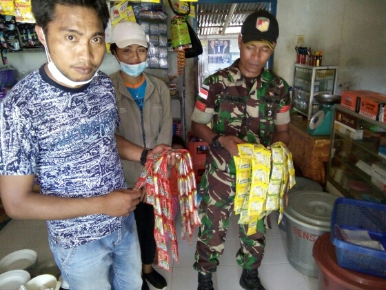Koramil 1312-03/Beo Lakukan Pemeriksaan Bahan Makanan dan Obat-Obatan Kadaluarsa