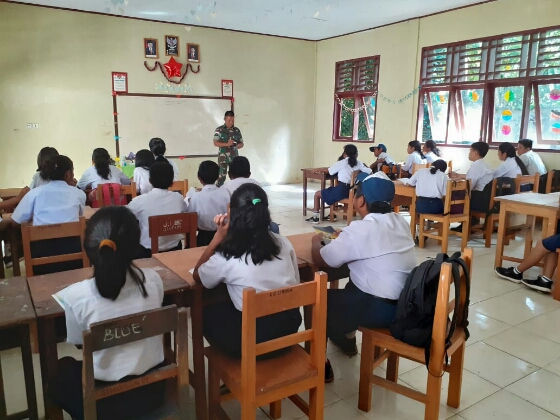 Lewat “TNI Sahabat Pelajar”, Babinsa Mengingatkan Dampak Buruk Game Online Terhadap Kesehatan