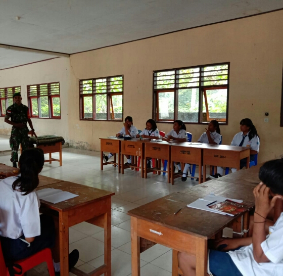 Kodim 1312/Talaud Tanamkan Budaya Menulis dan Membaca pada Siswa SMPN 3 Tule