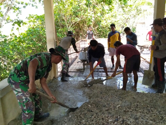 Babinsa Desa Pannulan Berperan dalam Pembangunan Desa