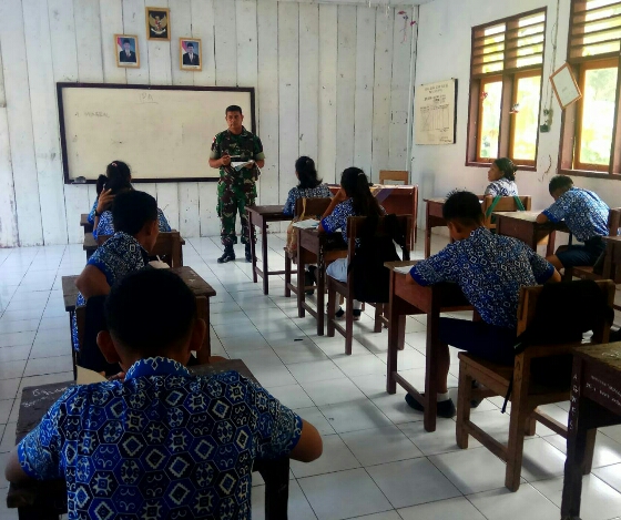 ‘TNI Sahabat Pelajar’ di Pulau Terluar, Berikan Wasbang di SMPN 2 Miangas
