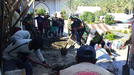 Koramil 1312-04/Rainis Bersama Jemaat Germita Efrata Tabang Bangun Menara Gereja