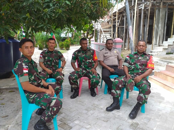 TNI/Polri Tetap Siaga, Saat Warga Kepulauan Watunapato Laksanakan Ibadah