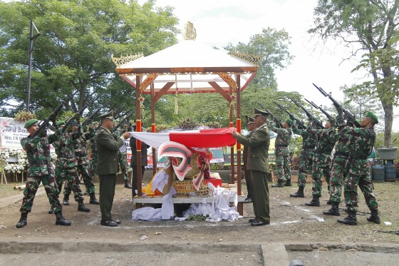 Kasdam IX/Udayana Pimpin Upacara Perabuan Secara Militer Almarhum I Nyoman Suwandha, SH
