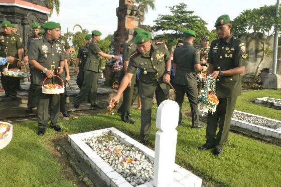 Rombongan Korem 163/Wira Satya Ziarah ke TMP Pancaka Tirta Tabanan