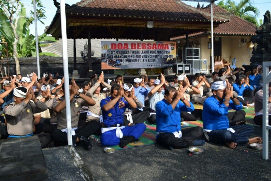 Tangkal Virus Corona Secara Niskala, Polres Badung Gelar Doa Bersama