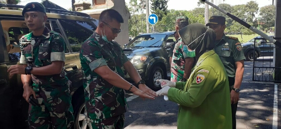 Cegah Penularan Covid-19, Kodam IX/Udayana Lakukan Pengecekan Suhu Tubuh
