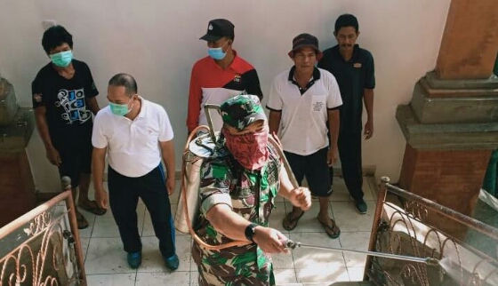 Tindakan Preventif Covid-19, Kodim Gianyar Kerahkan Babinsa Semprot Disinfektan