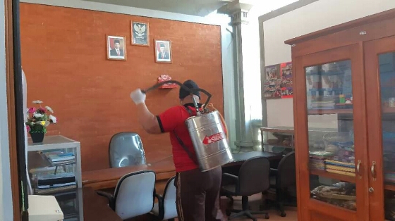 Antisipasi Penyebaran Covid-19, Gerakan Pramuka Kwarda Bali Semprot Desinfektan