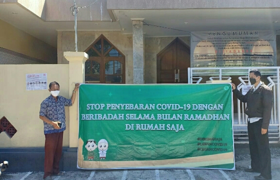 Cegah Covid-19, MUI Provinsi Bali Aktif Pasang Spanduk Himbauan