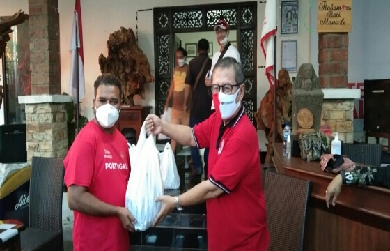 Lagi, IKB Flobamora Salurkan Bantuan Sembako Bagi Terdampak Covid-19