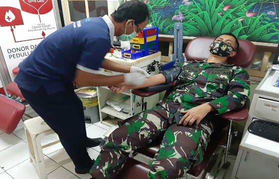 Dandim Tabanan Donorkan Darahnya Bagi Seorang Warga