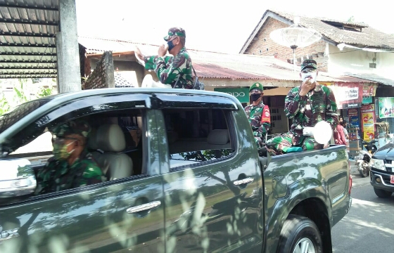 Aparat Keamanan dan Pemerintah Intens Sosialisasikan Covid-19 di Pasar Tradisional