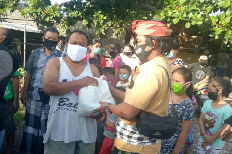 Dampak Covid-19: Cerita Pilu Warga Ber-KTP Non Adat, Terbantu Sumbangan Sembako Lewat Kelian Adat