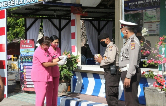 Bhayangkari Polres Klungkung Serahkan Bantuan Bagi Personil