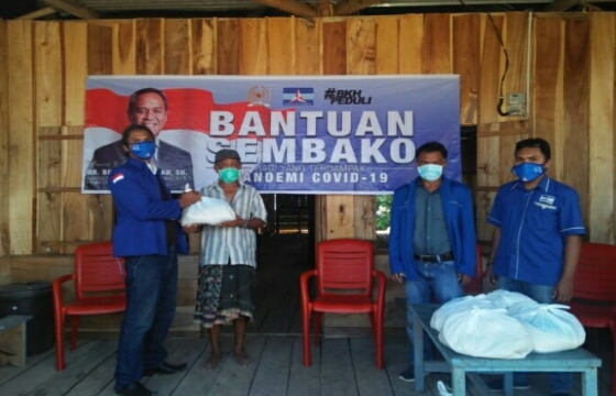 BKH Kembali Berikan Bantuan 500 Paket Sembako Bagi Warga Manggarai Terdampak Covid-19