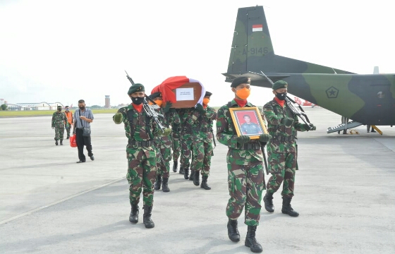 Pangdam Udayana Sambut Jenasah Almarhum Kapten Cpn Kadek Udi Korban Heli Jatuh