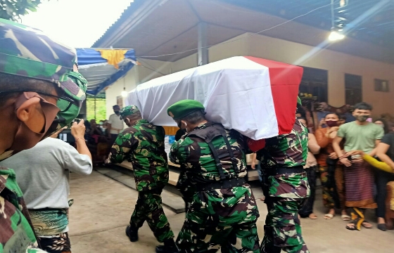 Jenasah Almarhum Kapten Cpn Kadek Udi Suardiasa Tiba di Rumah Duka Gerogak Buleleng