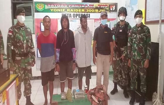 Satgas Raider 300 Amankan 3 Paket Ganja Saat Periksa Kendaraan