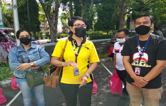 Peduli Masyarakat dan Jurnalis Terdampak Covid-19, JNE Bali Donasikan Sembako