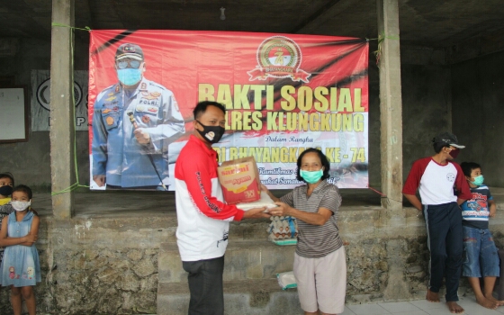 Jelang Hari Bhayangkara ke-74, Polres Klungkung Laksanakan Bhakti Sosial ke Panti Asuhan Dharma Jati