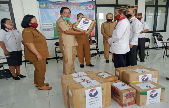 Partai Perindo Berikan Bantuan APD ke Pemda Matim