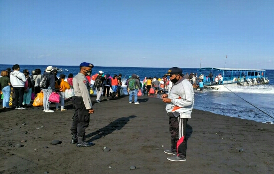 Personil Polres Klungkung Amankan Kegiatan Banyupinaruh
